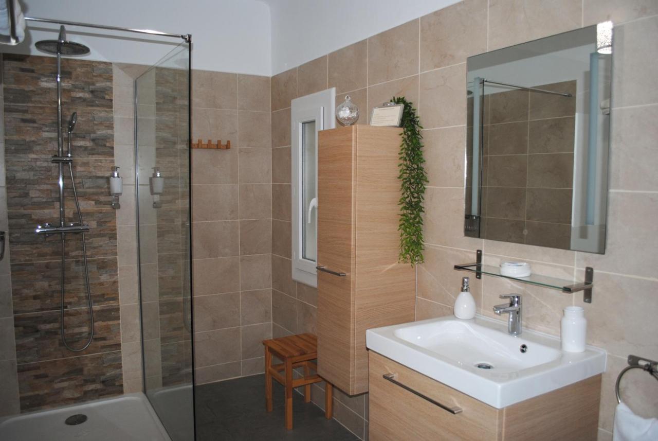 Bed and Breakfast Terre de Bacchus Vacqueyras Esterno foto